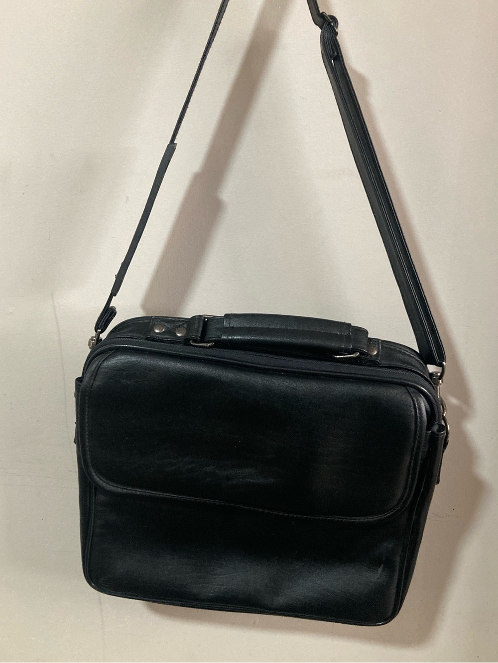 Black Leather Men's Shoulder Briefcase - Classic Carry Bag